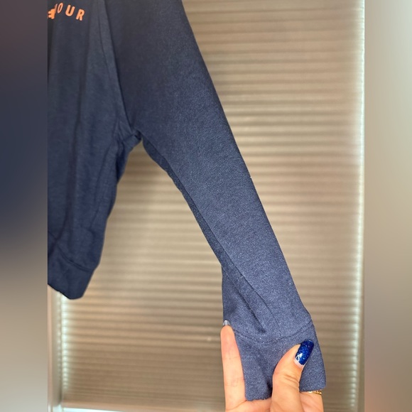 Under Armor Crewneck Women’s Medium - Picture 4 of 6
